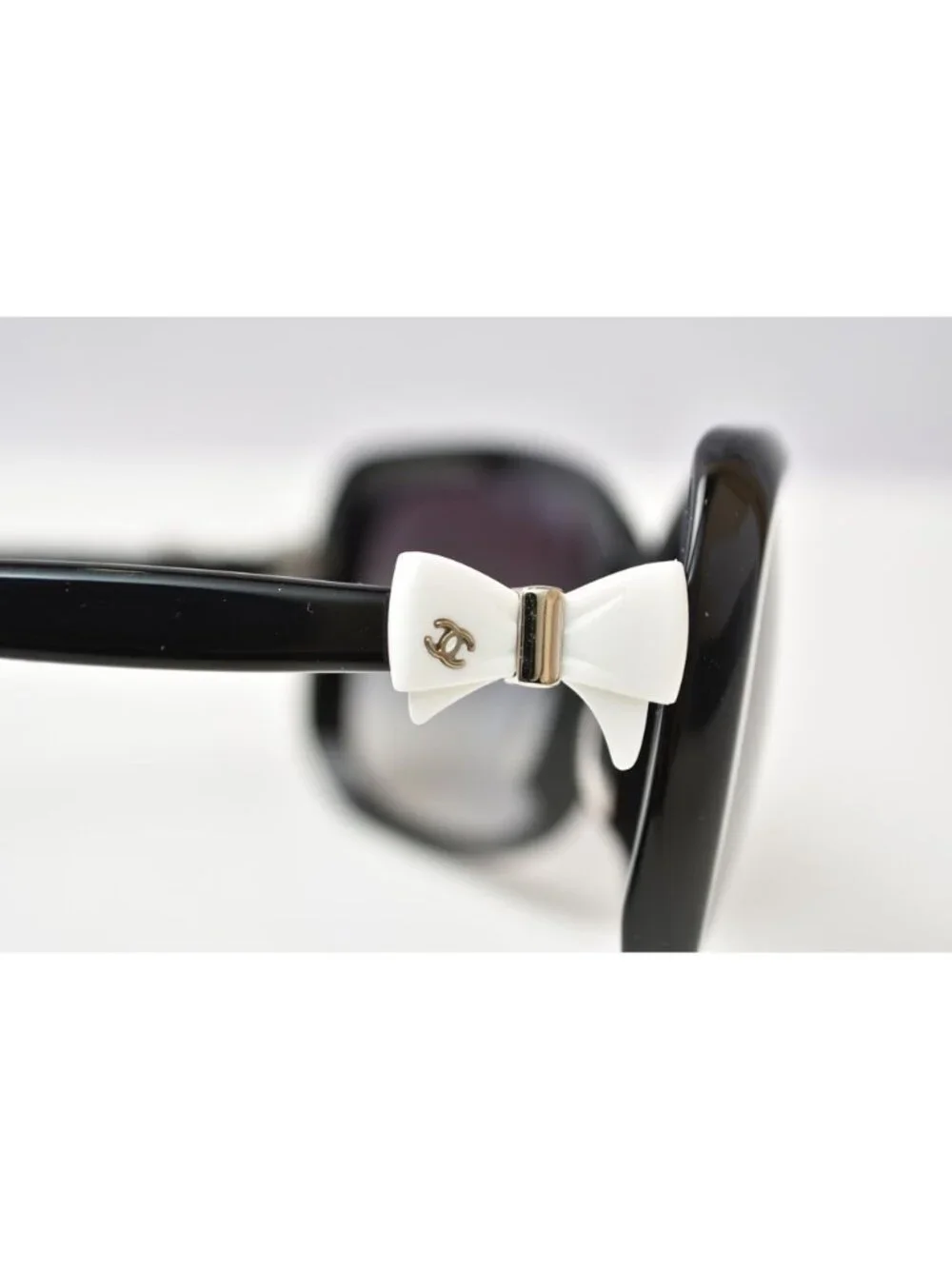 Chanel Sunglasses Eyewear CC Logo Ribbon Motif White Black Acetate